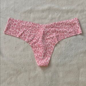 Victoria's Secret Pink Leopard-Print Seamless Thong panties soft